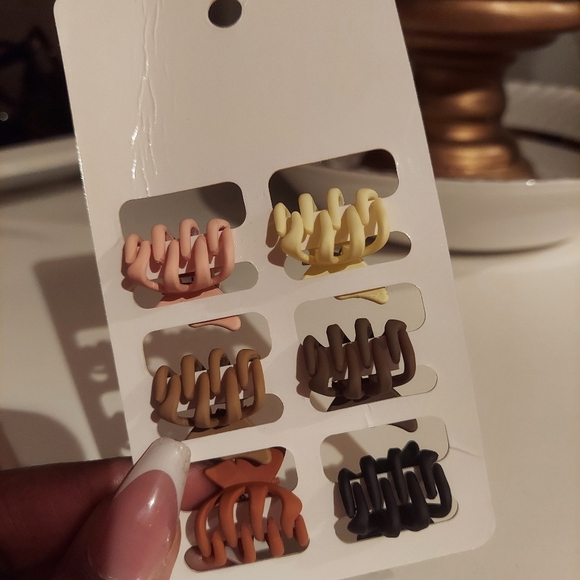 Neutral butterfly mini hair clips (ADD ON ITEM) - Picture 2 of 2